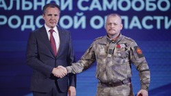 Вячеслав Гладков передал награды 59 бойцам белгородской территориальной самообороны