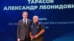 Вячеслав Гладков вручил награды отличившимся белгородцам