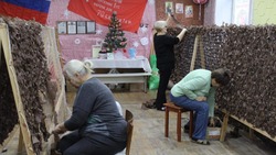 Шебекинские женщины-волонтёры включились в плетение маскировочных сетей
