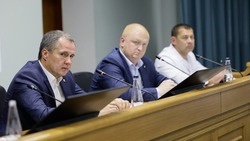 Вячеслав Гладков обсудил проблему нехватки медицинских кадров с белгородскими главврачами