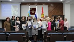 Сотрудники финансовой сферы приняли поздравления с профессиональным праздником