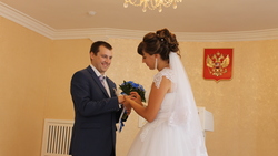 Николай Морозов и Карина Шабельникова сыграли свадьбу накануне Дня молодёжи
