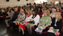 Шебекинские женщины  приняли поздравления с 8 марта
