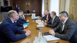 Вячеслав Гладков встретился с гендиректором ПАО «Россети Центр» Борисом Эбзеевым