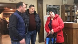 Владимир Жданов и Геннадий Чмирев навестили земляков в пунктах временного размещения