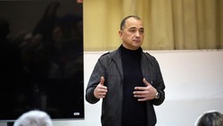 Владимир Жданов продолжил встречи с земляками в пунктах временного размещения