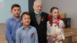Шебекинские студенты встретились с внуком Героя Советского Союза, генерала армии Ватутина