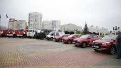 Вячеслав Гладков передал 11 новых автомобилей белгородским сотрудникам МЧС 