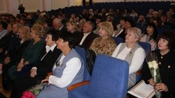 Шебекинские педагоги приняли поздравления и награды