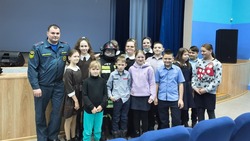 Шебекинские школьники встретились с пожарным