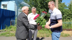 Шебекинские власти поздравили ветеранов горокруга с юбилеем