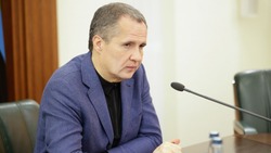 Губернатор Вячеслав Гладков начал отвечать на вопросы на прямой линии