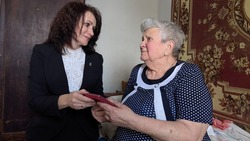 Труженица тыла Лидия Михайловна Цапкова получила заслуженную награду