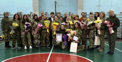 Шебекинки из территориального батальона самообороны приняли поздравления с праздником