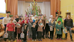 Воспитанники Большетроицкого детского дома получили подарки