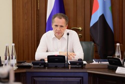 Вячеслав Гладков сообщил о родительских собраниях по режиму работы школ и детсадов до 25 августа 