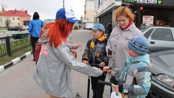 Шебекинские «Волонтёры Победы» провели акцию по раздаче георгиевских ленточек