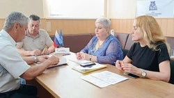 Шебекинцы обратились за содействием к  депутату облдумы Геннадию Чмиреву