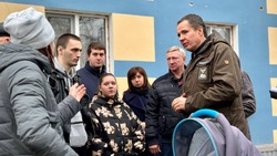 Губернатор осмотрел после вчерашнего обстрела повреждённые дома в Шебекино