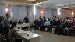Владимир Жданов обсудил с жителями Середы вопросы их переселения в новое жильё