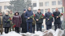 Вячеслав Гладков почтил память погибших на Камышитовом заводе 