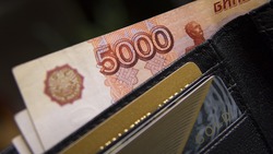 Правительство области поднимет зарплату на крупных предприятиях до 32 тыс. рублей