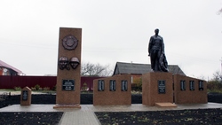 Фонд «Поколение» открыл отремонтированный памятник воинской славы в селе Красном