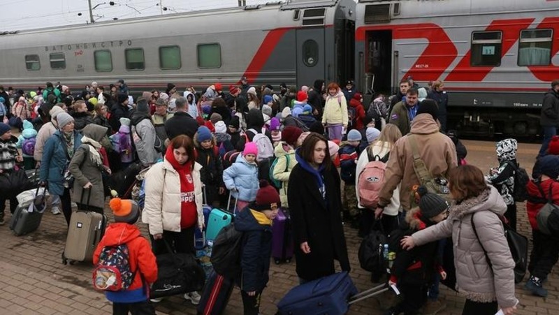 Вячеслав Гладков призвал властей ускорить процесс по отправке белгородских детей за пределы региона
