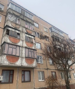 Дрон ВСУ атаковал многоквартирный дом в Шебекино 