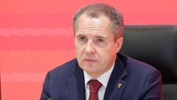 Вячеслав Гладков заслушал доклад о формате проведения школьных линеек 