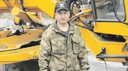 Его дело — строить дороги. Грейдерист Александр Залунин стал классным специалистом