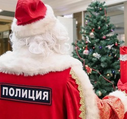Шебекинские полицейские поздравили детей с Новым годом