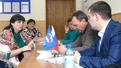 Жители района обсудили свои проблемы с представителем партии «Единая Россия»