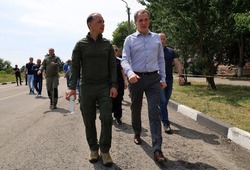 Вячеслав Гладков встретился с жителями разрушенного дома в Шебекино