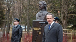 Вячеслав Гладков принял участие в открытии памятника Петру I в областной столице