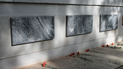 Новые мемориальные доски открыли на воинском захоронении в Шебекино