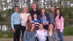 Быть мамой десятерых детей. Шебекинка Алина Беспалова мечтала о большой дружной семье