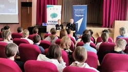 Шебекинские школьники из «Движения Первых» пообщались с полицейскими
