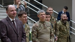 Вячеслав Гладков рассказал о реализуемых программах для адаптации участников СВО в регионе