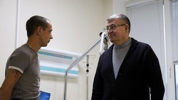 Андрей Гриднев навестил раненых шебекинцев