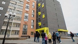 Вячеслав Гладков рассказал о приобретении новых квартир 11 переселёнными семьями 