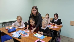 Четверть века в профессии. Наталья Чебукина научила рисовать многих шебекинских детей