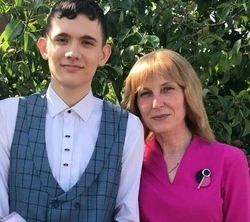 Человек красит место. Шебекинка Елена Боровская посвятила себя педагогике