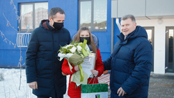 Восемь детей-сирот получили ключи от новых квартир из рук Вячеслава Гладкова